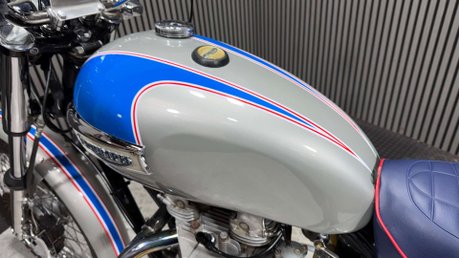 Triumph Bonneville JUBILEE 1977 ONLY 8K STUNNING CLASSIC BIKE NEW MOT 26