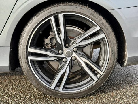 Volvo V90 2.0 D4 R-Design Auto Euro 6 (s/s) 5dr 23