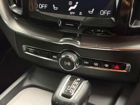 Volvo XC60 2.0 D4 R-Design Pro SUV 5dr Diesel Auto AWD Euro 6 (s/s) (190 ps) 44