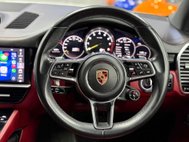 Porsche Cayenne 3.0 V6 E-Hybrid 14.1kWh SUV 5dr Petrol Plug-in Hybrid TiptronicS 4WD Euro 6 32