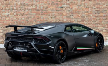 Lamborghini Huracan LP640-4 Performante 7