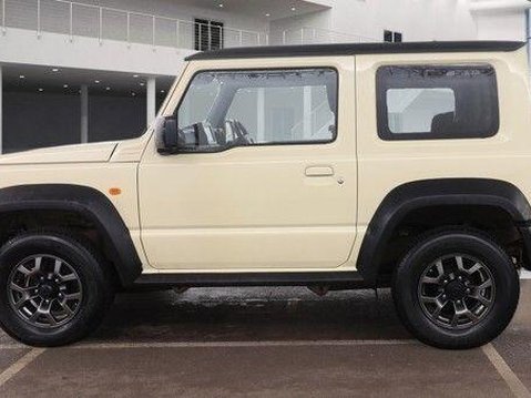 Suzuki Jimny SZ5 6