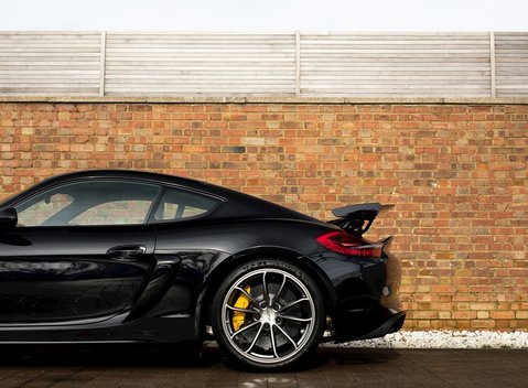 Porsche Cayman GT4 24