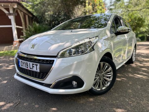 Peugeot 208 PURETECH S/S SIGNATURE 12