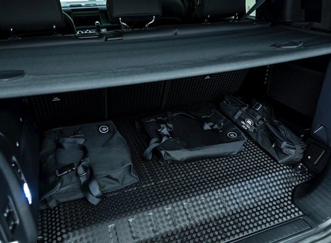 Land Rover Defender 110 75th Anniversary P400e 35