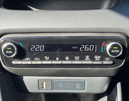 Toyota Yaris 1.5 Yaris Dynamic HEV CVT 5dr 48