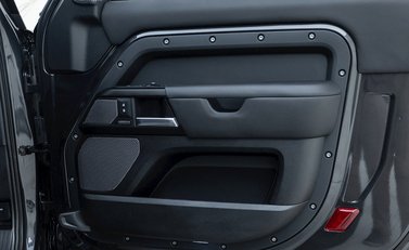 Land Rover Defender 90 V8 Carpathian Edition URBAN 19