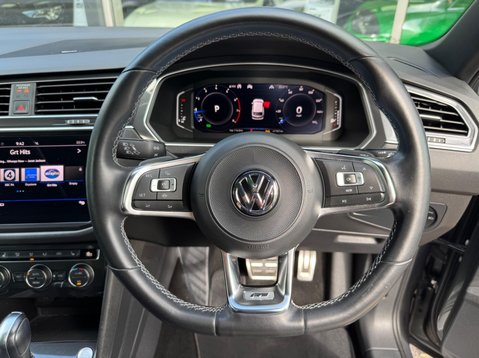 Volkswagen Tiguan R-LINE TECH TSI 4MOTION DSG 42