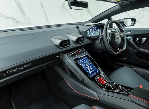 Lamborghini Huracan LP640-4 EVO 12