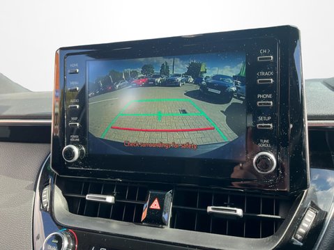Toyota Corolla 1.8 VVT-i Hybrid Design 5dr CVT 29