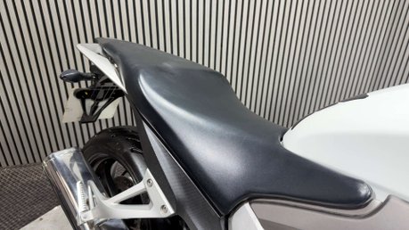 Honda VFR 2011 ONLY 22K NEW MOT SERVICED TOP BOX TOURER 800CC 17