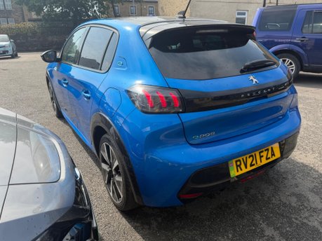 Peugeot e-208 GT PREMIUM 7