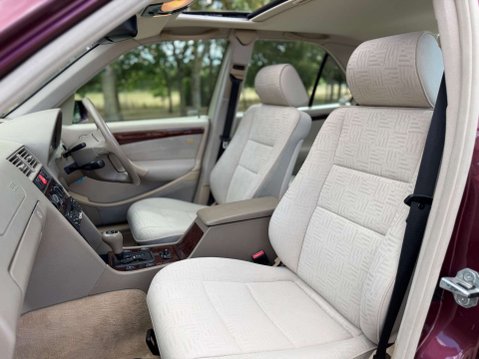 Mercedes-Benz C Class 2.0 C200 Elegance Auto 4dr 4