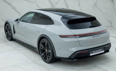 Porsche Taycan 4S Cross Turismo 9