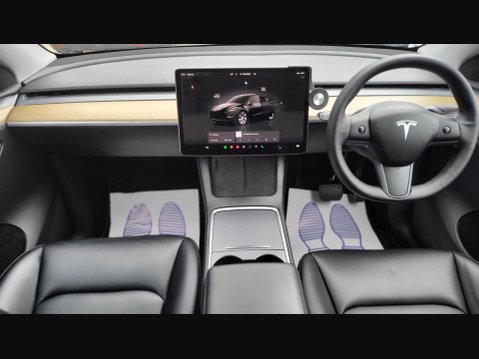 Tesla Model Y LONG RANGE AWD 39