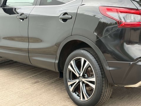 Nissan Qashqai 1.3 Qashqai N-Connecta DiG-T 5dr 46