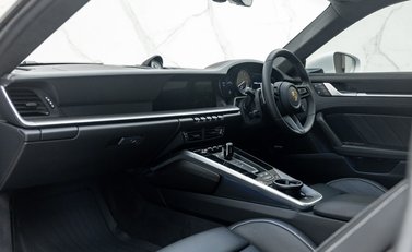 Porsche 911 Turbo S (992) 18