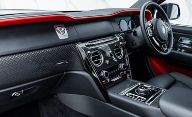 Rolls-Royce Cullinan BLACK BADGE 30