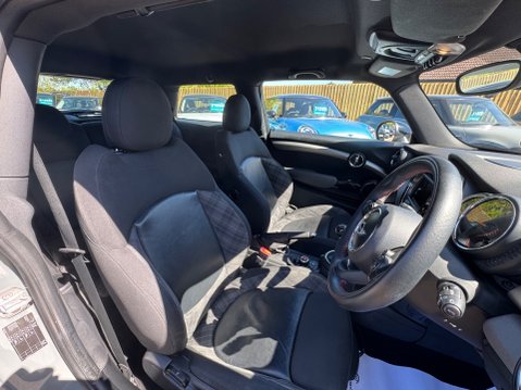 Mini Hatch COOPER 17
