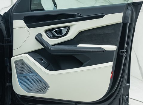 Lamborghini Urus S 28