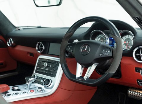 Mercedes-Benz SLS AMG 13