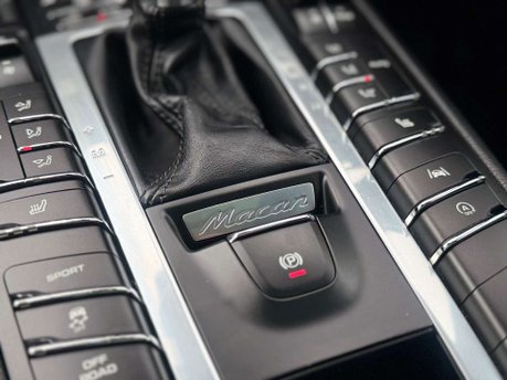 Porsche Macan 3.0 Macan S Semi-Auto 4WD 5dr 33