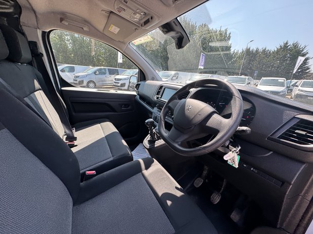 Peugeot Expert MWB L2H1 Bluehdi Professional Premium Plus Air Con Cruise SELECT 15