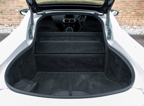 Aston Martin V8 Vantage 30