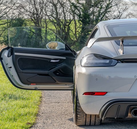 Porsche 718 Cayman GT4 PDK 1