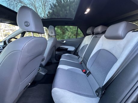 Volkswagen ID.3 Pro 58kWh Family Auto 5dr 