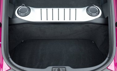 Porsche 718 Cayman GT4 26