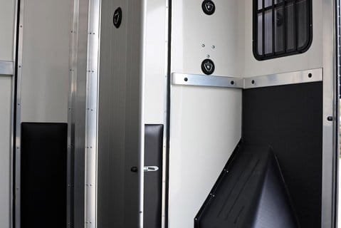 Renault Master DEMO MODEL 3.5 TON ADVANCE 150 AUTO STALLION BUILD SEEKER HORSEBOX REAR BED 32