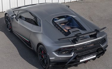 Lamborghini Huracan LP640-4 Performante 9