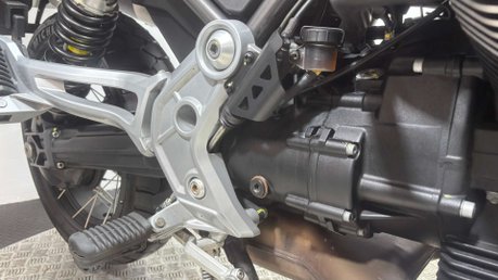 Moto Guzzi V85 TT 850 2021 ONLY 11K HISTORY FULL LUGGAGE ADVENTURE BIKE 20