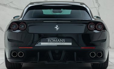 Ferrari GTC4 Lusso V12 8