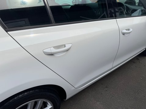 Volkswagen Golf GT TDI BLUEMOTION TECHNOLOGY 13