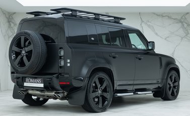 Land Rover Defender 110 V8 3