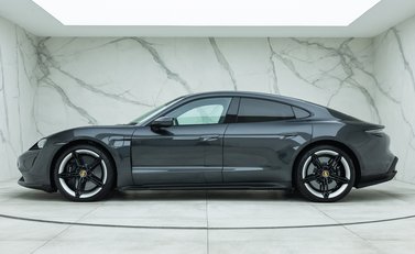 Porsche Taycan TURBO S 5