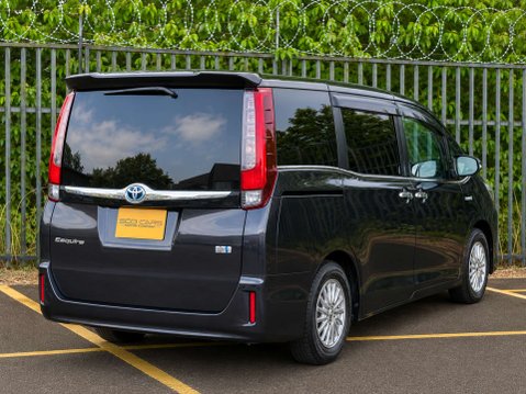 Toyota Esquire Hybrid 1.8 Hybrid Xi Edition 32