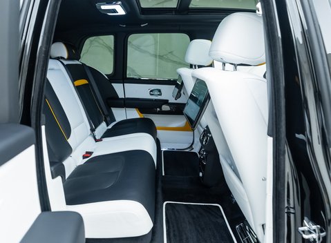 Rolls-Royce Cullinan BLACK BADGE 18