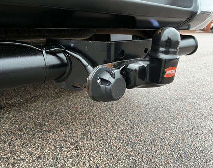 Toyota Hilux 2.8 HI-Luxury Invincible X D-4D 4WD Double Cab Auto 4WD 5dr 66