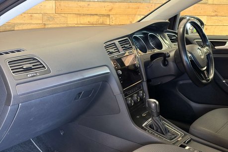 Volkswagen Golf 35.8kWh e-Golf Hatchback 5dr Electric Auto (136 ps) 54
