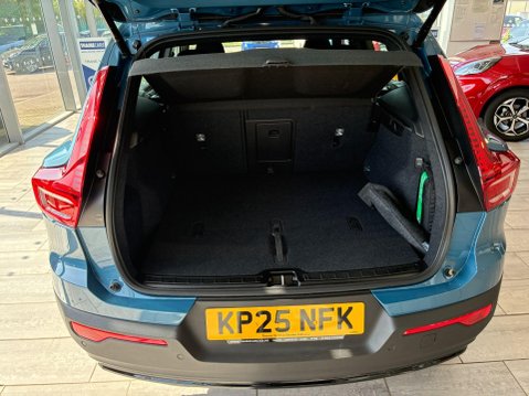 Volvo XC40 2.0 B4 MHEV Plus Dark DCT Auto Euro 6 (s/s) 5dr 26