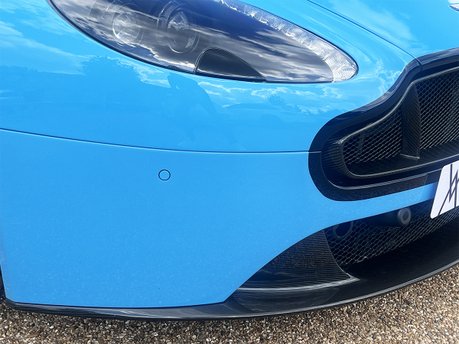 Aston Martin Vantage S V12 16