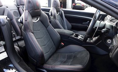 Maserati Grancabrio MC 20