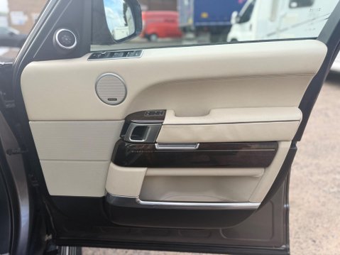 Land Rover Range Rover 4.4 SD V8 Autobiography Auto 4WD Euro 5 5dr 28