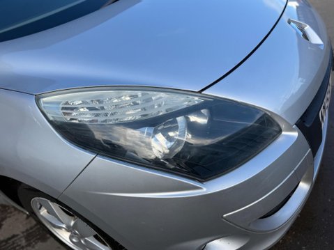 Renault Scenic 1.6 VVT Dynamique Euro 5 5dr 32