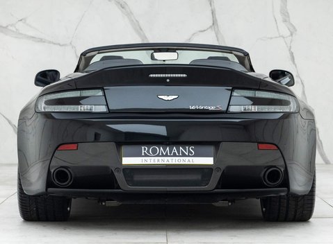 Aston Martin V12 Vantage S Roadster 5