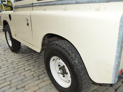 Land Rover 88 Series III SUV 33