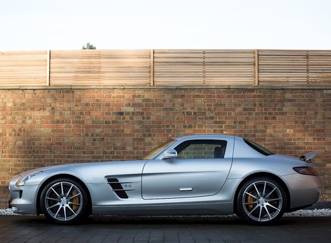 Mercedes-Benz SLS AMG 5